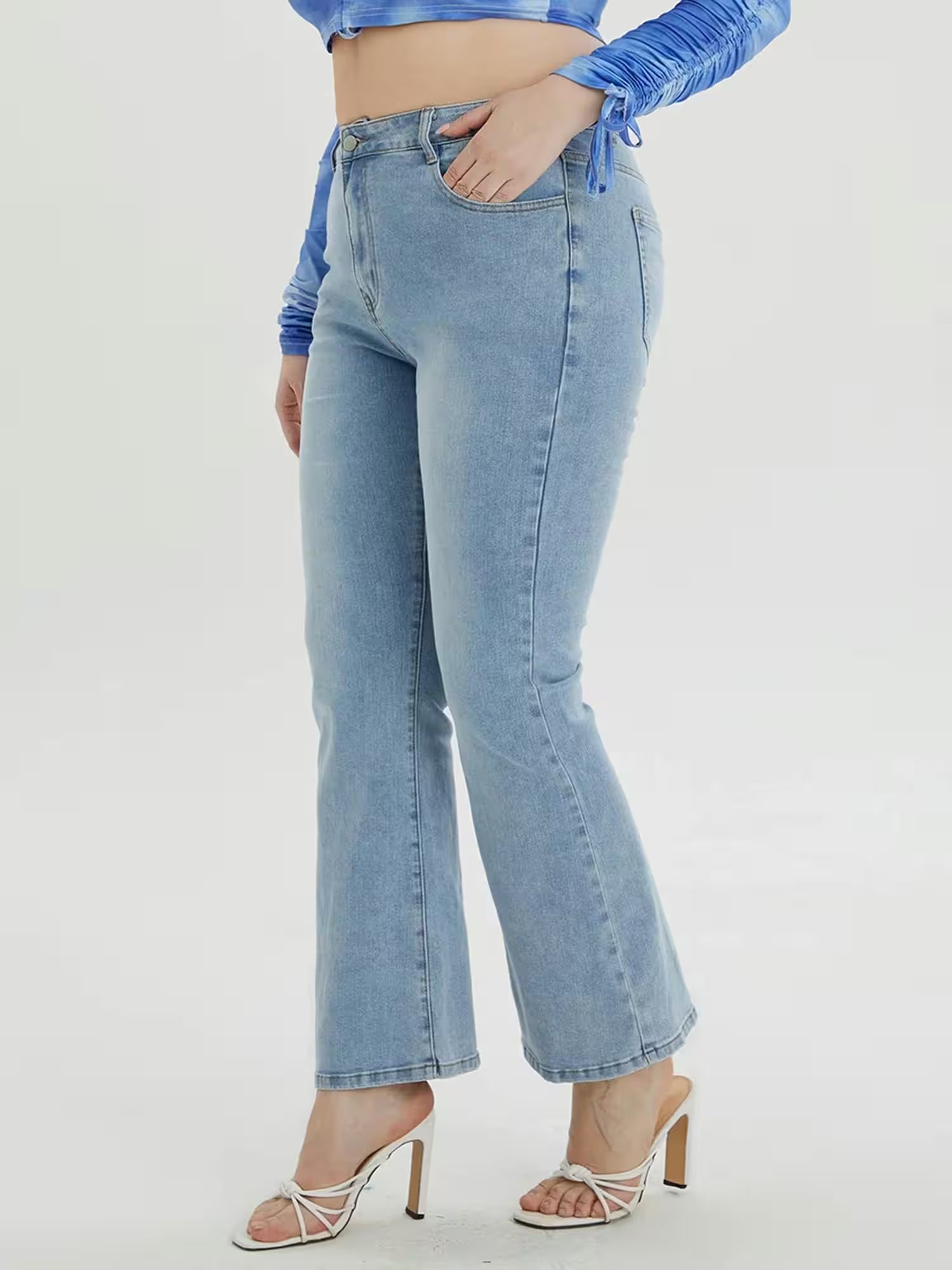 Plus Size Flared Jeans Light Blue Washing - Additional View 3