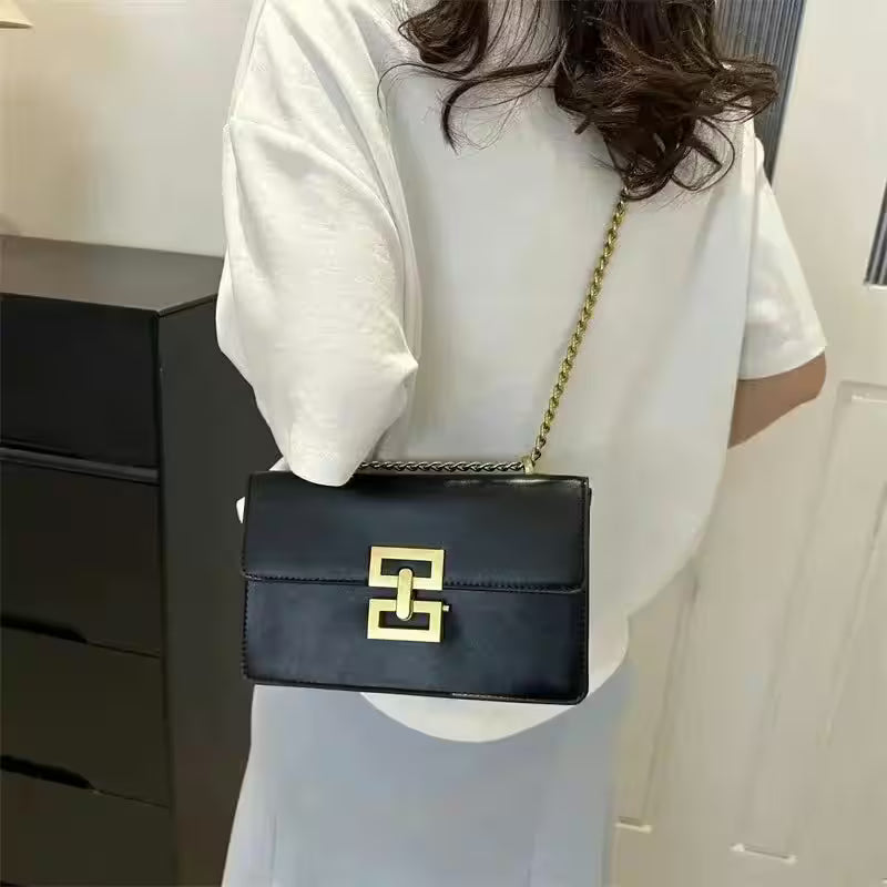 Bags The Epitome of Street Chic - Flair Feminine