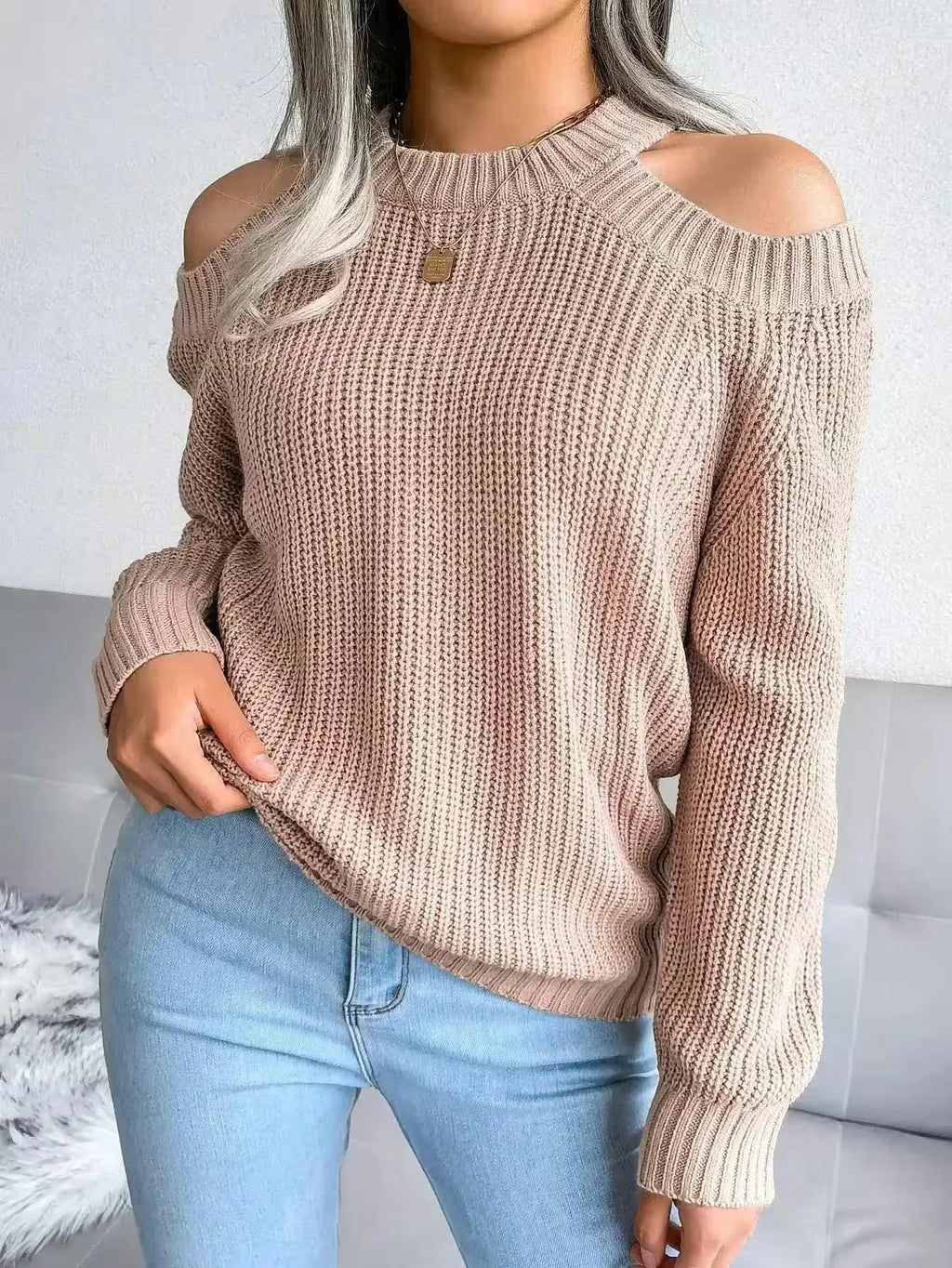 Women's Pullover in Red - Detail View