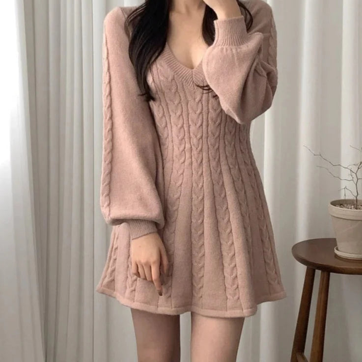 Dress V-neck for a classic and elegant look.