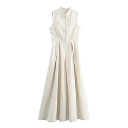 Dress Elegant designed to highlight femininity with sophistication