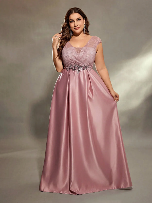 Plus-size hollowed-out shoulder lace chest dress