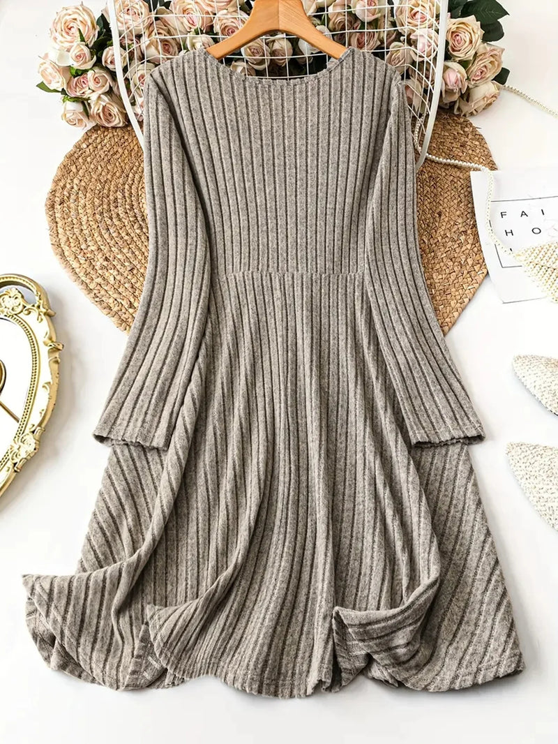 Dress Elegant Casual with a modern and chic appeal