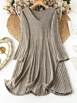 Dress Elegant Casual with a modern and chic appeal
