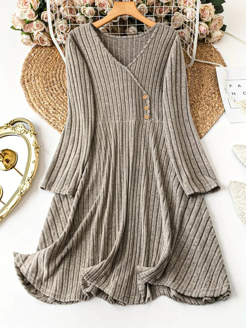 Dress Elegant Casual with a modern and chic appeal