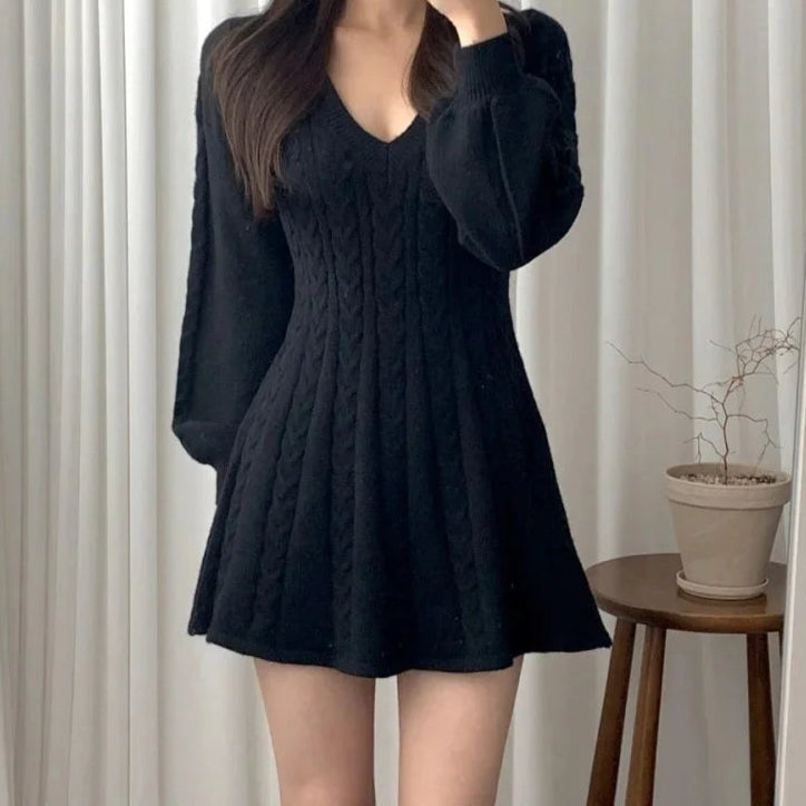 Dress V-neck for a classic and elegant look.