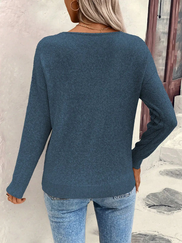 V-neck knitted off shoulder sweater can be worn externally