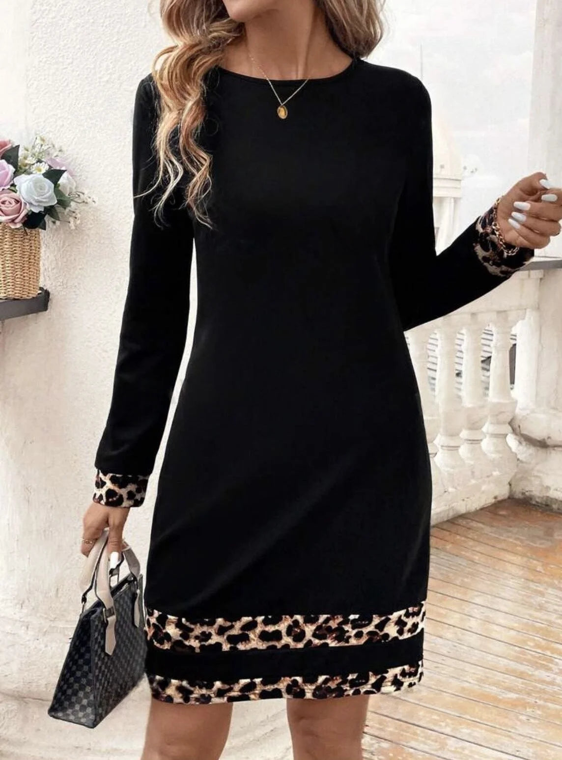 Dress Elegant Flattering fit and flare silhouette – Women's Dress