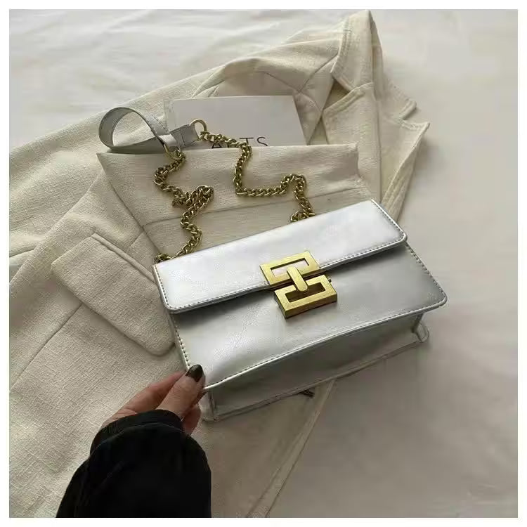 Bags The Epitome of Street Chic - Flair Feminine