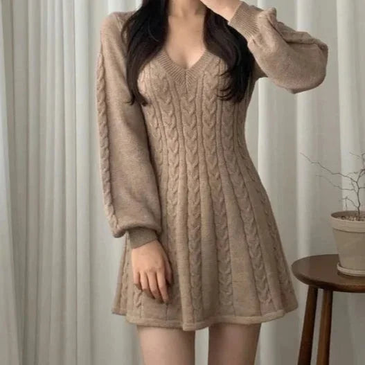 Dress V-neck for a classic and elegant look. - Additional View 7