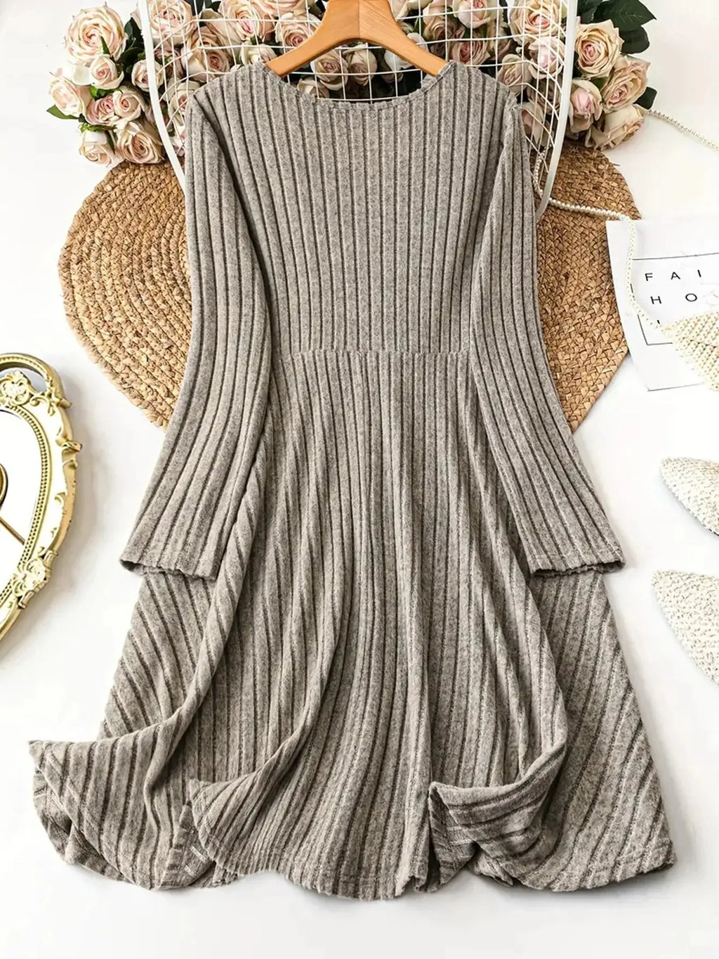 Dress Elegant Casual with a modern and chic appeal - Additional View 4