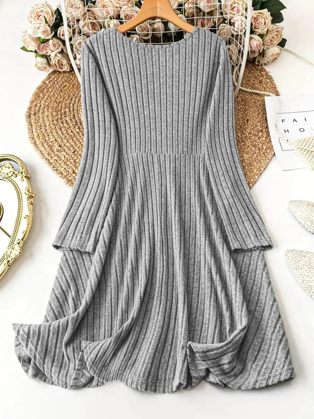 Dress Elegant Casual with a modern and chic appeal - Women's Fashion - View 3