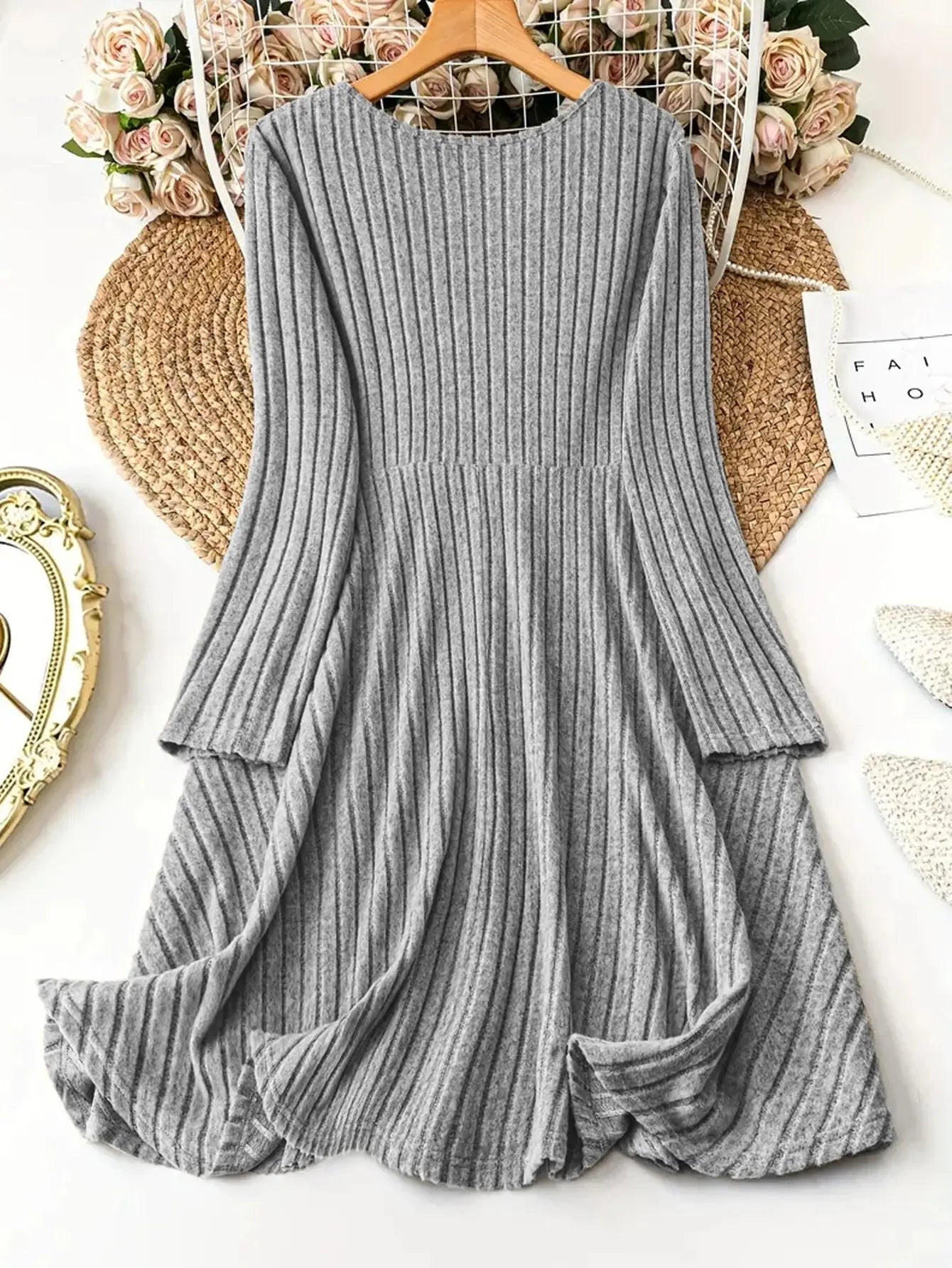 Dress Elegant Casual with a modern and chic appeal - Women's Fashion - View 3